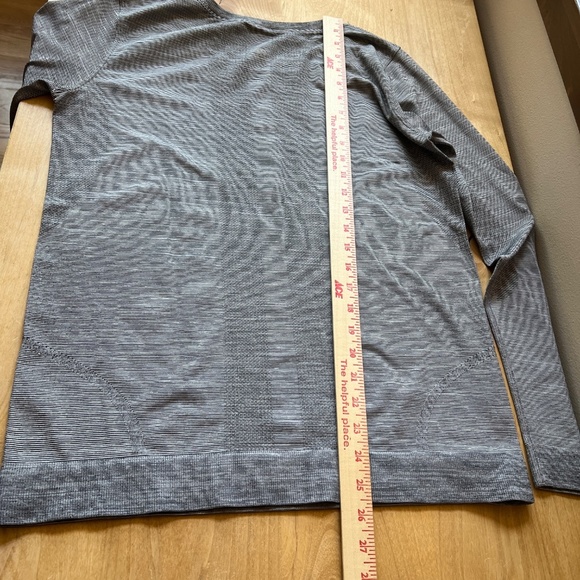 LULULEMON SWIFTLY TECH TEE SHIRT 8 LONG SLEEVE HEATHER GRAY STRETCH ATHLETIC GYM - Picture 9 of 12